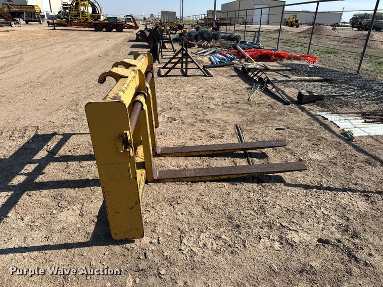 image for item EA4898 Caterpillar wheel loader forks