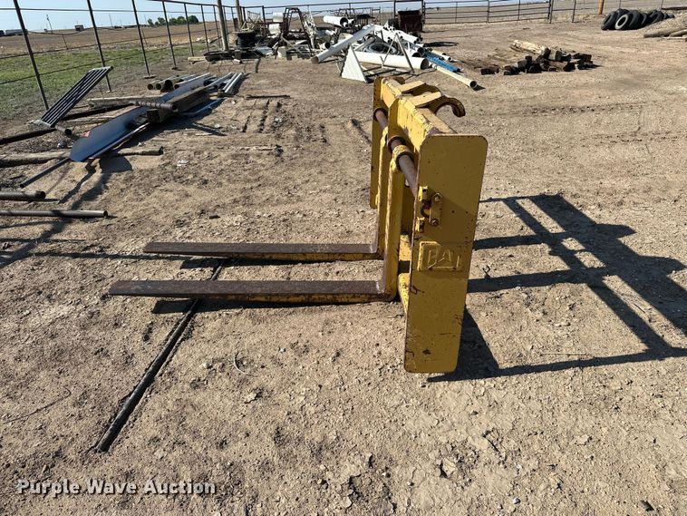 image for item EA4898 Caterpillar wheel loader forks