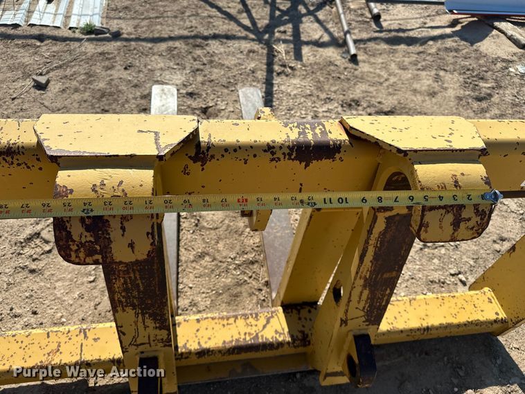 image for item EA4898 Caterpillar wheel loader forks