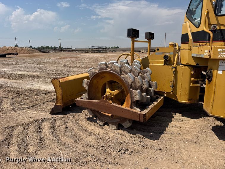 image for item EW4607 1979 Caterpillar 815 soil compactor