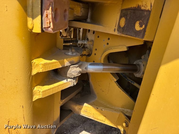 image for item EW4607 1979 Caterpillar 815 soil compactor