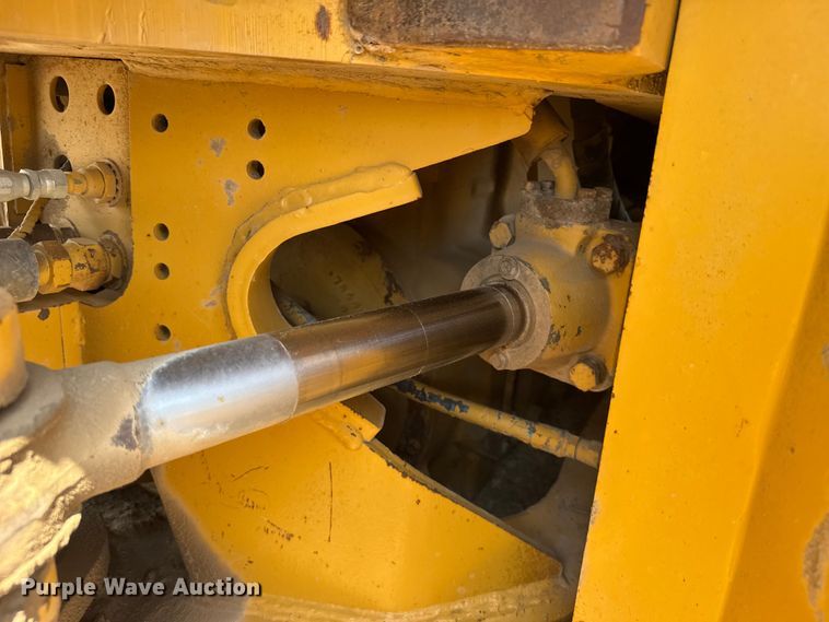 image for item EW4607 1979 Caterpillar 815 soil compactor