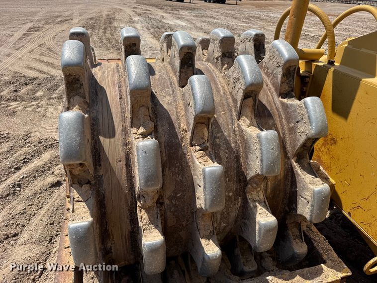 image for item EW4607 1979 Caterpillar 815 soil compactor