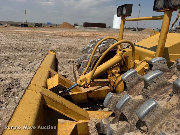image for item EW4607 1979 Caterpillar 815 soil compactor