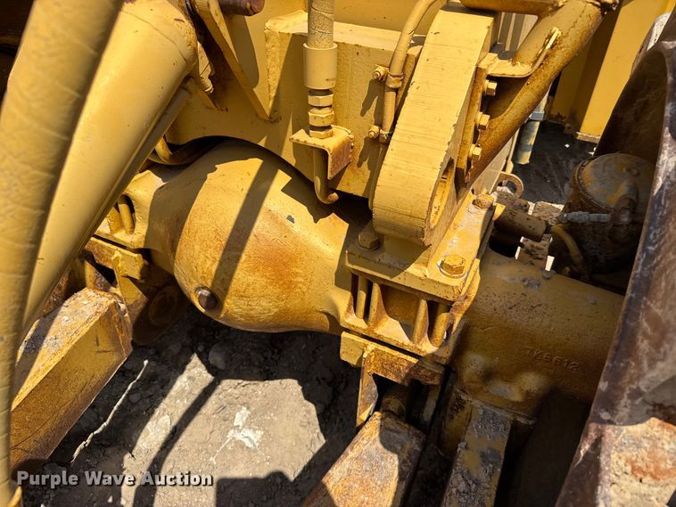 image for item EW4607 1979 Caterpillar 815 soil compactor