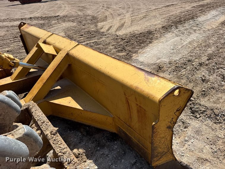 image for item EW4607 1979 Caterpillar 815 soil compactor