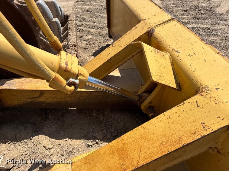 image for item EW4607 1979 Caterpillar 815 soil compactor