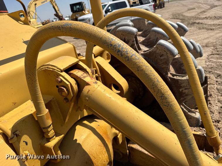 image for item EW4607 1979 Caterpillar 815 soil compactor