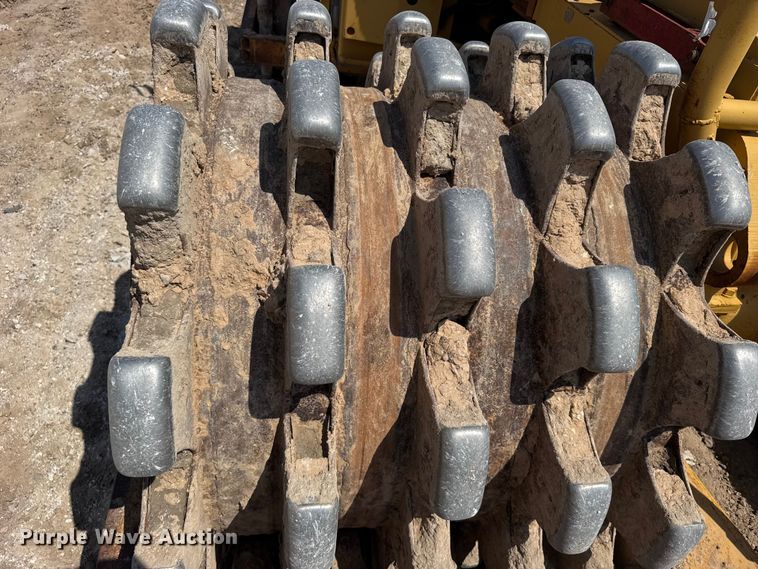 image for item EW4607 1979 Caterpillar 815 soil compactor