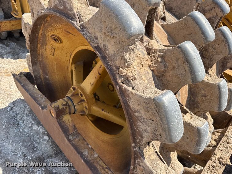 image for item EW4607 1979 Caterpillar 815 soil compactor