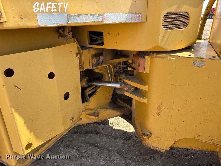 image for item EW4607 1979 Caterpillar 815 soil compactor