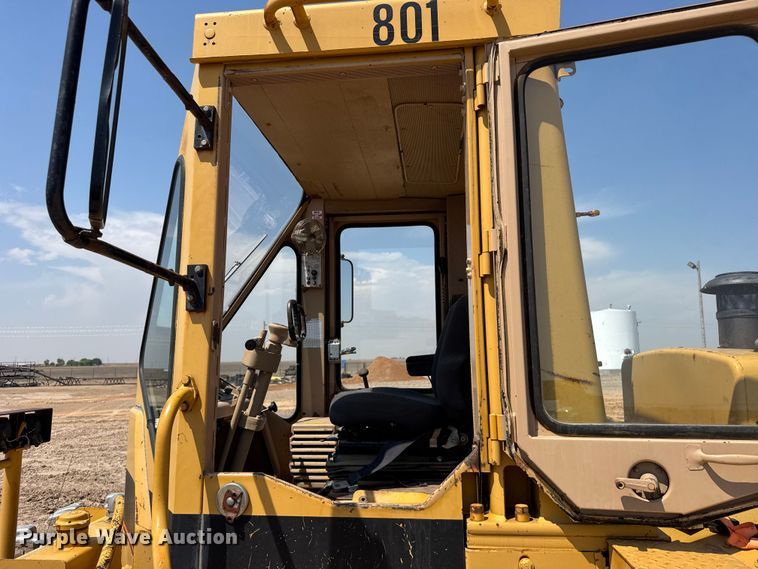 image for item EW4607 1979 Caterpillar 815 soil compactor