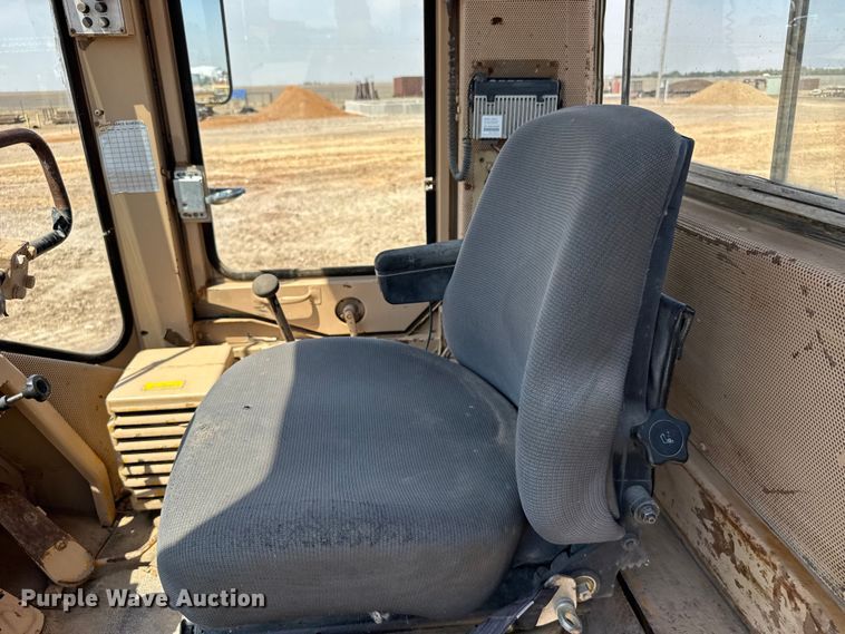 image for item EW4607 1979 Caterpillar 815 soil compactor