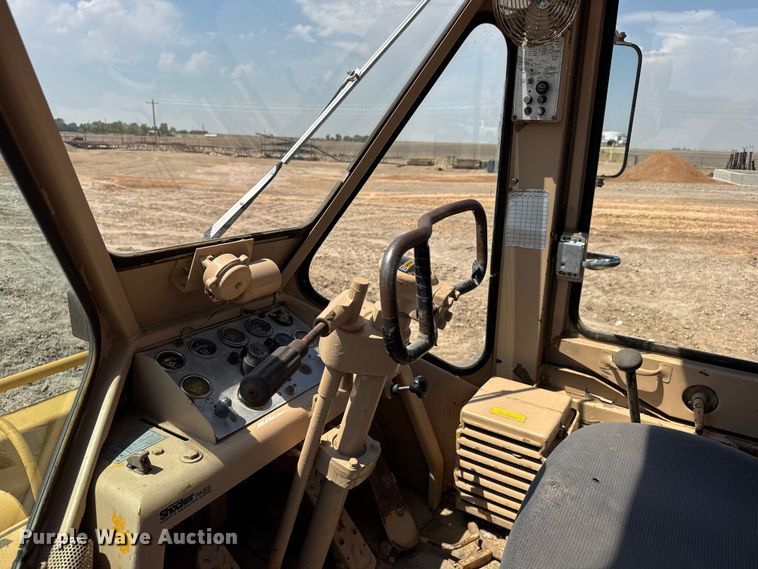 image for item EW4607 1979 Caterpillar 815 soil compactor