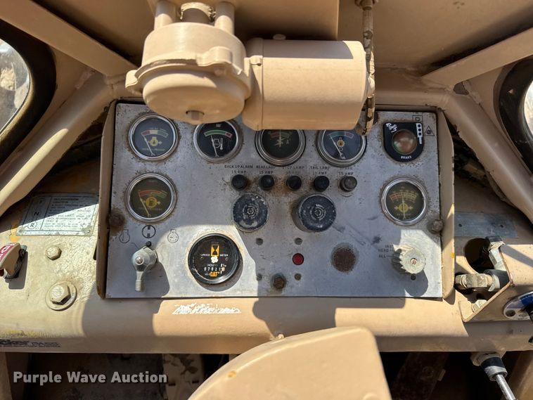 image for item EW4607 1979 Caterpillar 815 soil compactor