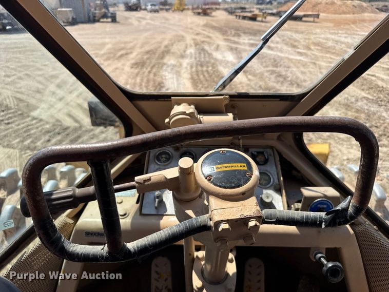 image for item EW4607 1979 Caterpillar 815 soil compactor