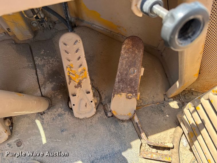 image for item EW4607 1979 Caterpillar 815 soil compactor
