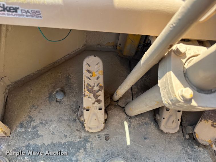 image for item EW4607 1979 Caterpillar 815 soil compactor