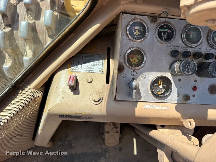 image for item EW4607 1979 Caterpillar 815 soil compactor