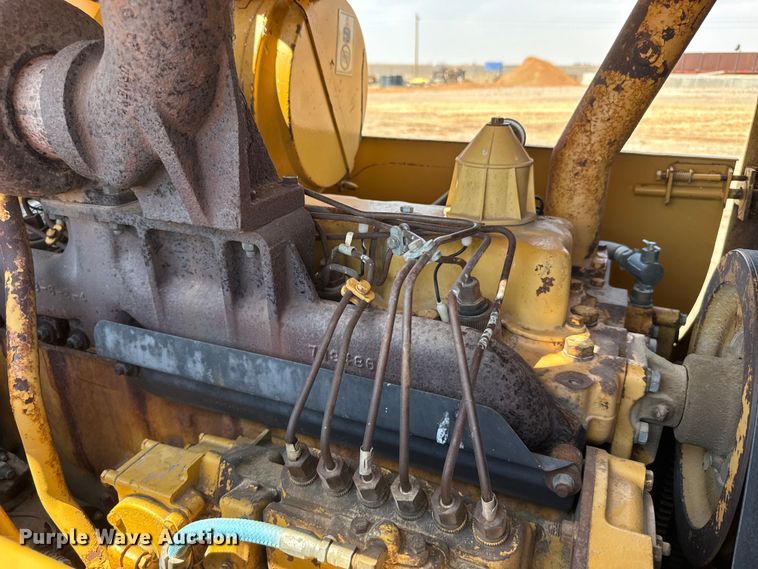 image for item EW4607 1979 Caterpillar 815 soil compactor
