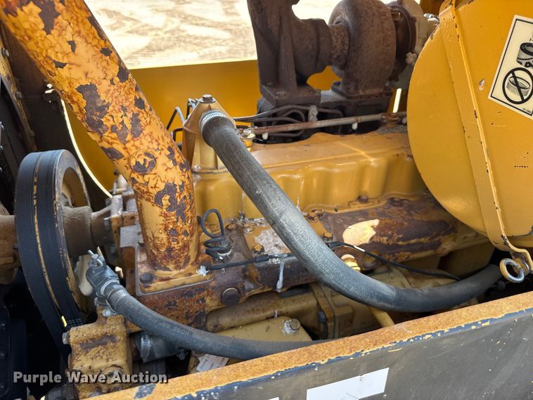 image for item EW4607 1979 Caterpillar 815 soil compactor