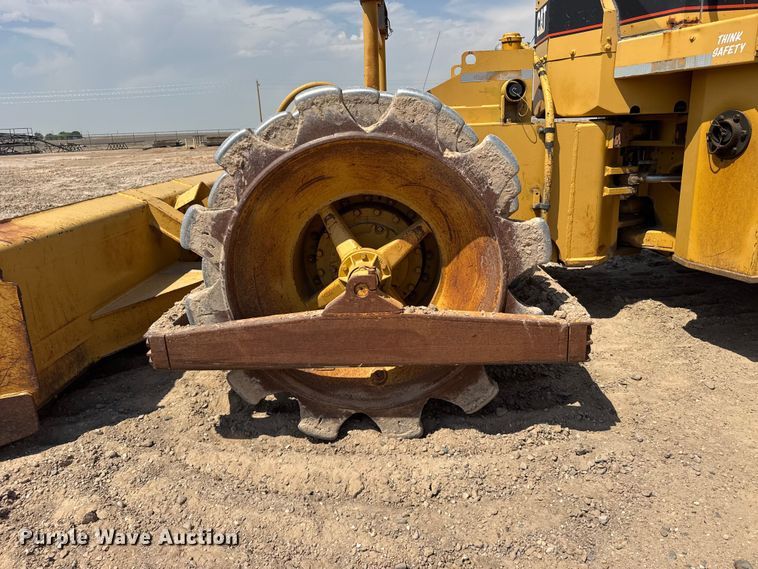 image for item EW4607 1979 Caterpillar 815 soil compactor