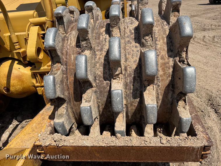 image for item EW4607 1979 Caterpillar 815 soil compactor