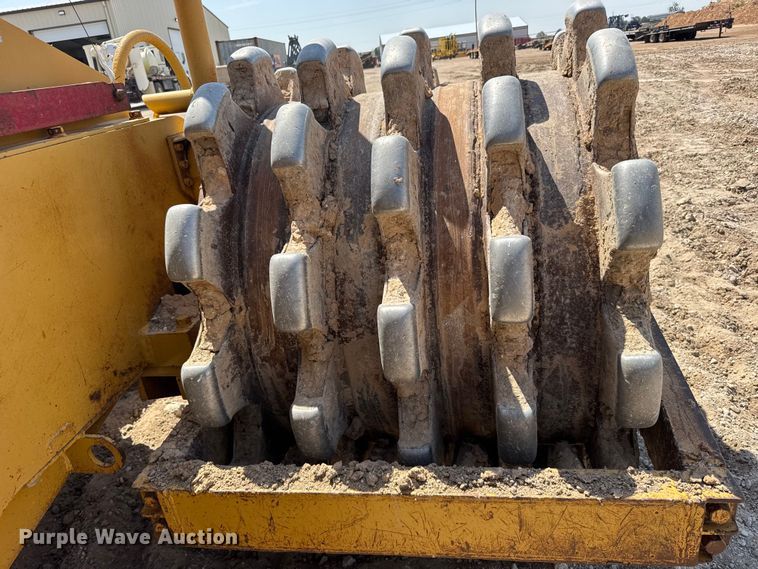 image for item EW4607 1979 Caterpillar 815 soil compactor