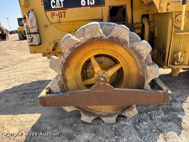 image for item EW4607 1979 Caterpillar 815 soil compactor