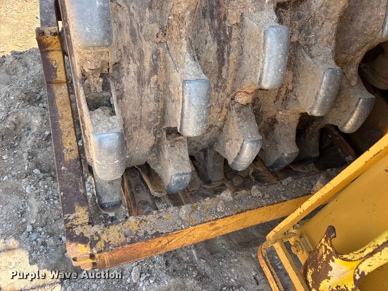 image for item EW4607 1979 Caterpillar 815 soil compactor