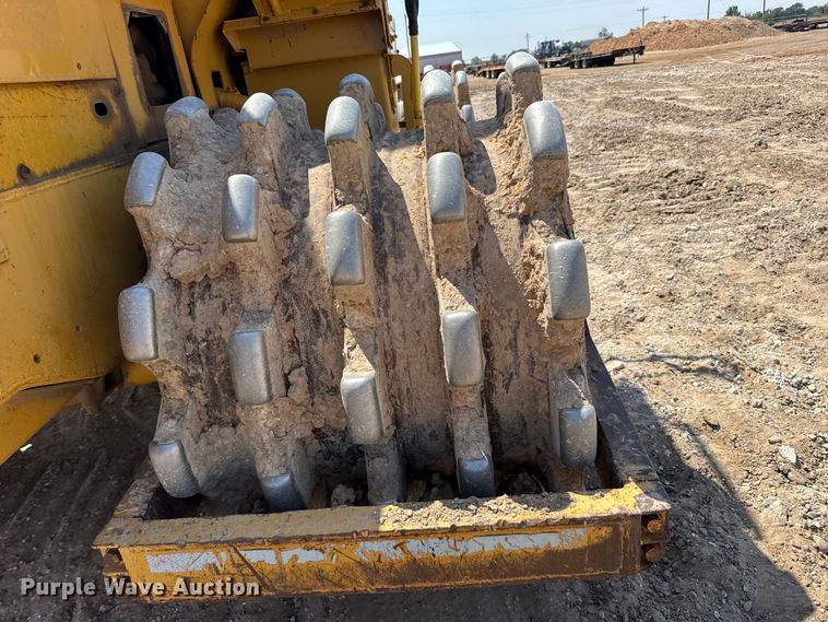 image for item EW4607 1979 Caterpillar 815 soil compactor