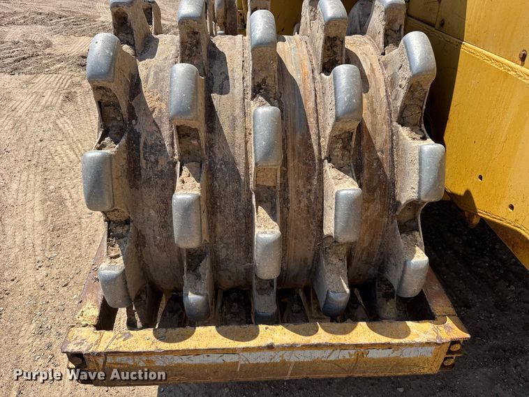 image for item EW4607 1979 Caterpillar 815 soil compactor