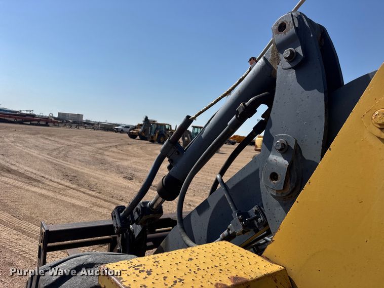 image for item EW4608 1985 Caterpillar IT28 wheel loader