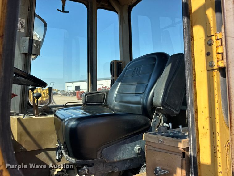 image for item EW4608 1985 Caterpillar IT28 wheel loader