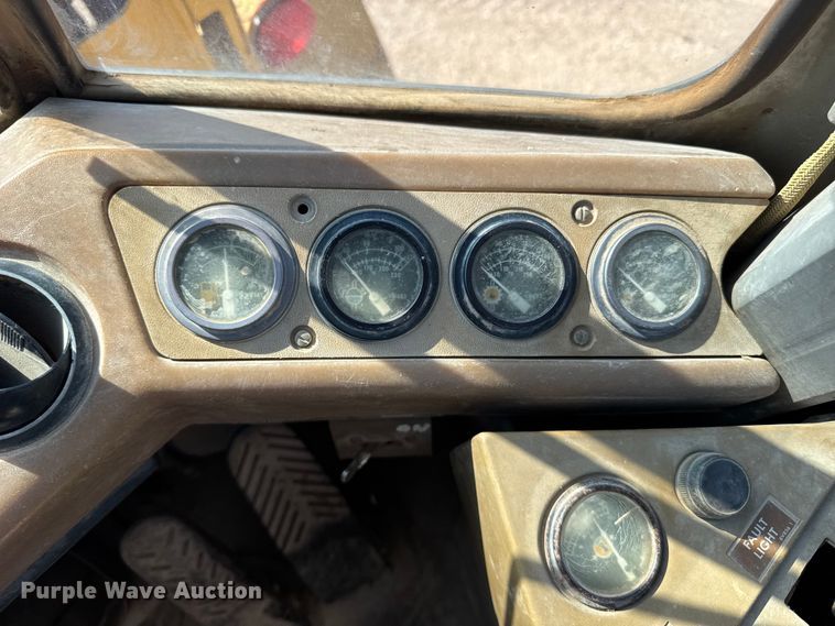 image for item EW4608 1985 Caterpillar IT28 wheel loader