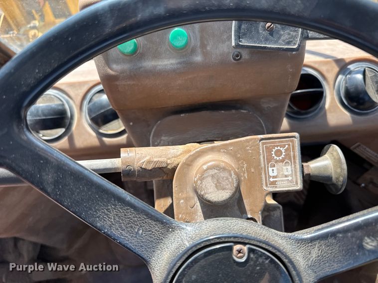 image for item EW4608 1985 Caterpillar IT28 wheel loader