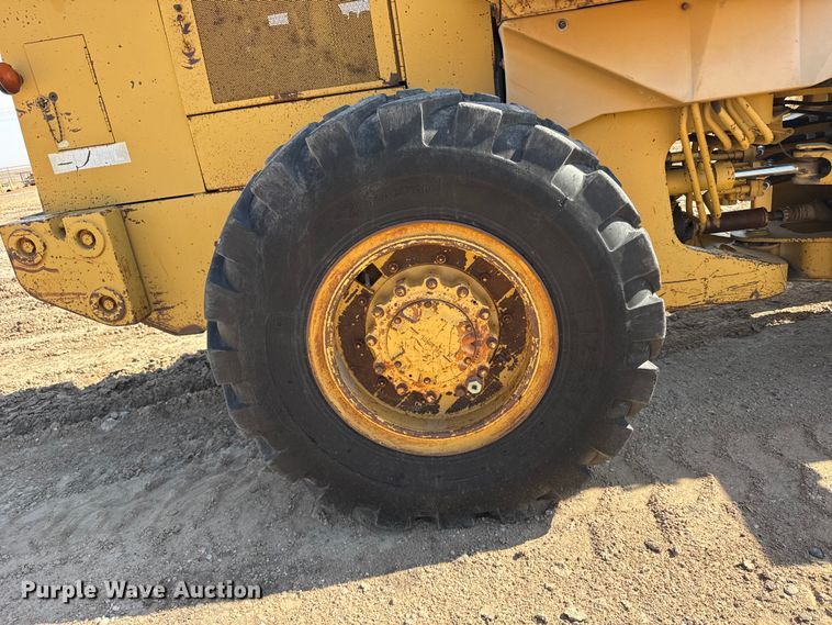 image for item EW4608 1985 Caterpillar IT28 wheel loader