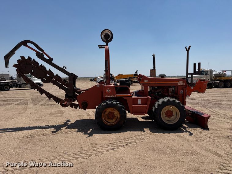 image for item EW4610 1999 Ditch Witch 8020T trencher