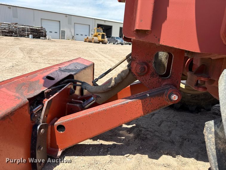 image for item EW4610 1999 Ditch Witch 8020T trencher
