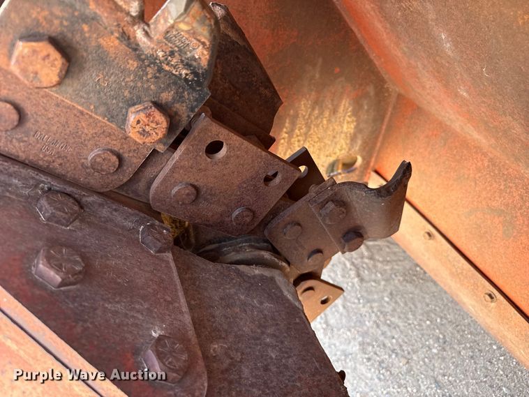 image for item EW4610 1999 Ditch Witch 8020T trencher