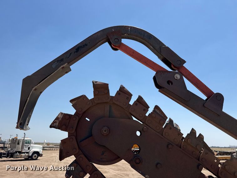 image for item EW4610 1999 Ditch Witch 8020T trencher