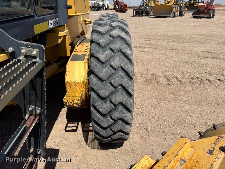 image for item EW4611 2007 John Deere 770D motor grader
