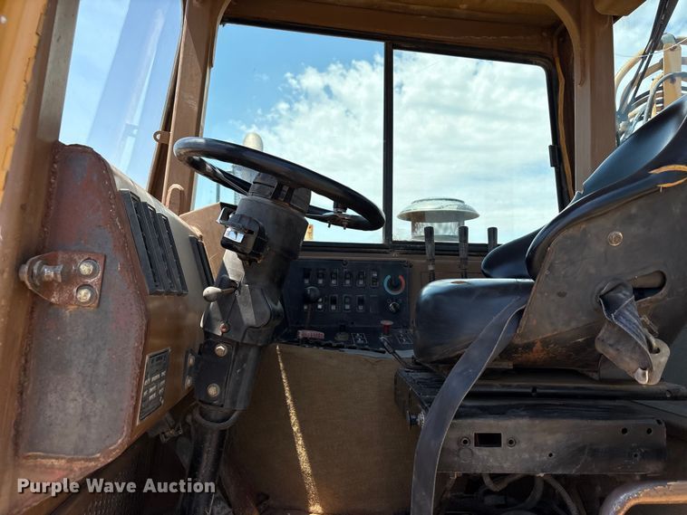 image for item EW4613 1998 Caterpillar 615C Series II elevating scraper