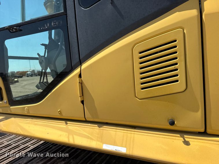image for item EW4615 2003 Komatsu PC200LC excavator
