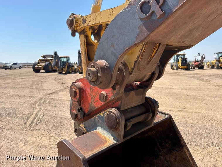 image for item EW4615 2003 Komatsu PC200LC excavator