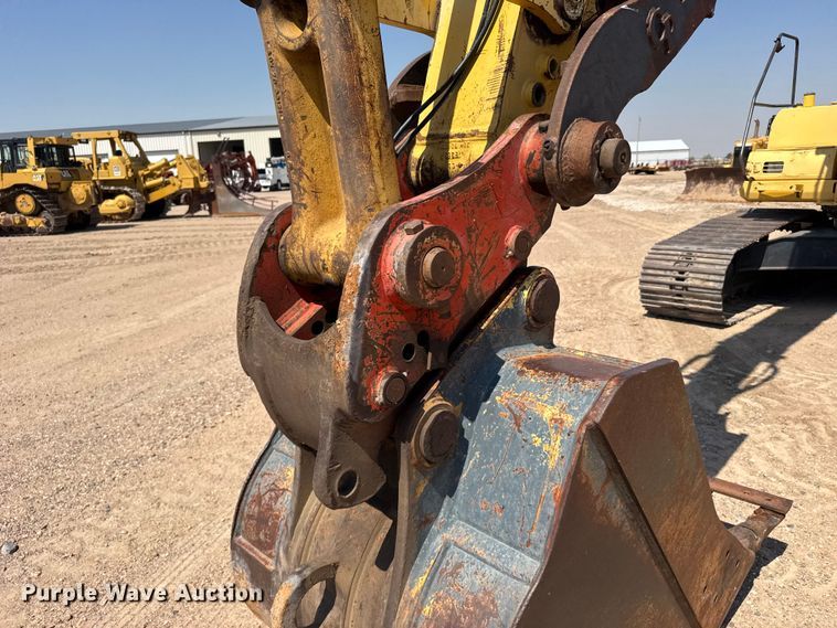 image for item EW4615 2003 Komatsu PC200LC excavator