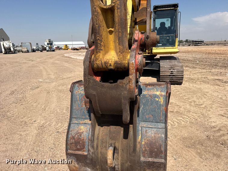 image for item EW4615 2003 Komatsu PC200LC excavator