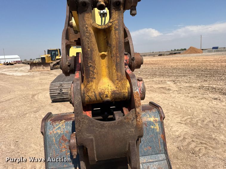 image for item EW4615 2003 Komatsu PC200LC excavator