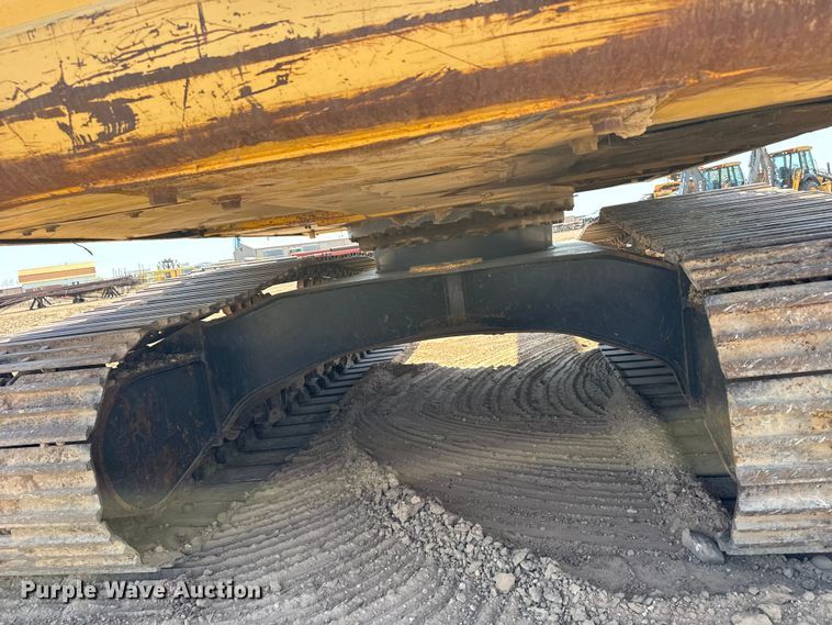 image for item EW4615 2003 Komatsu PC200LC excavator