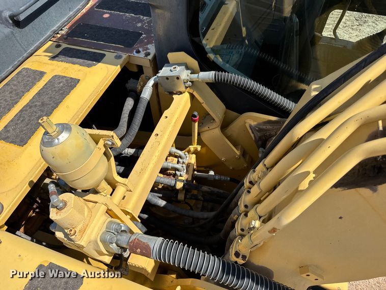 image for item EW4615 2003 Komatsu PC200LC excavator